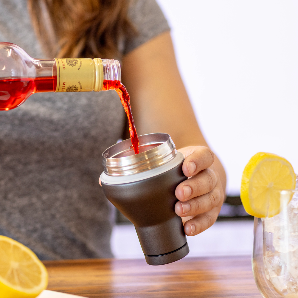 cocktail-shaker-lid-v2 Cocktail_Shaker_lifestyle_2_b714e13d-dd84-4844-956f-11cddc294041.png