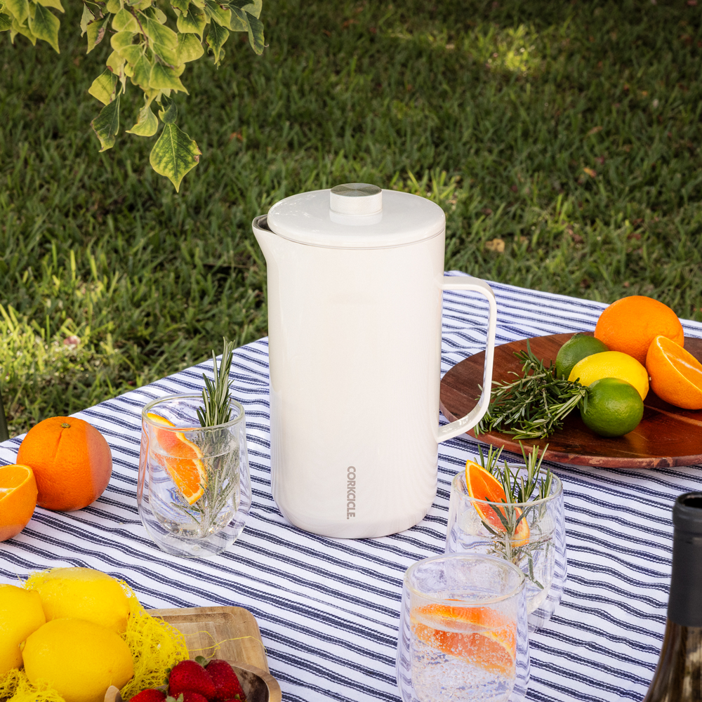 pitcher-w9 OatmilkPitcher_Lifestyle.png